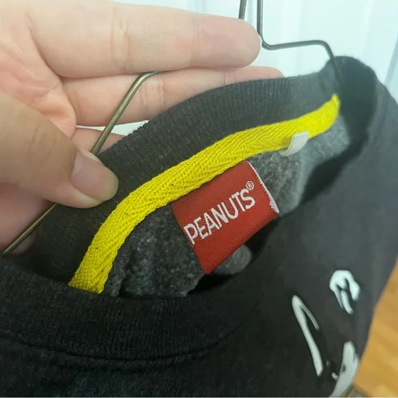 Snoopy Graphic Women's Sweater - Black - Picture 4 of 6